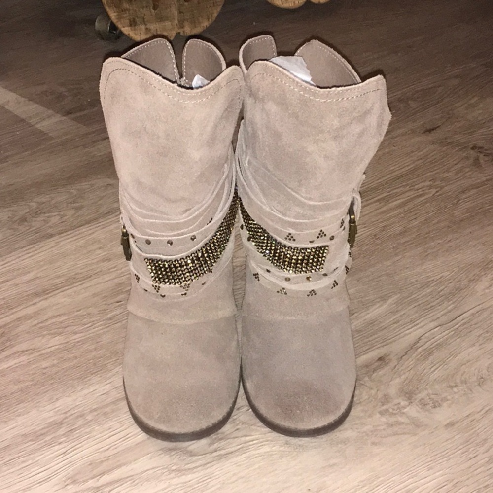 ADORABLE Naughty Monkey Suede sparkle booties sz 6